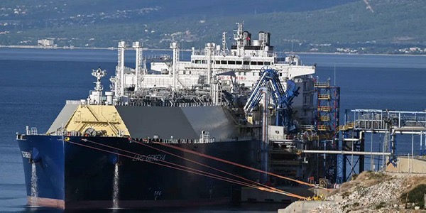 الولايات المتحدة تتصدر صادرات الغاز المسال عالميًا بصادرات قياسية في 2025