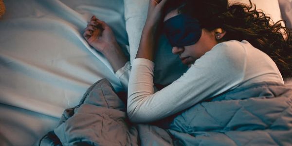 وسيلة استرخاء شائعة قد تحرمك من النوم العميق