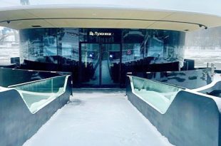 موسكو تطلق أول رصيف عائم في العالم يشحن القوارب الكهربائية تلقائياً