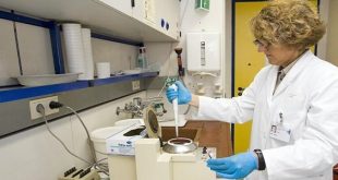 تطوير مواد ماصة صديقة للبيئة لمعالجة مياه الصرف