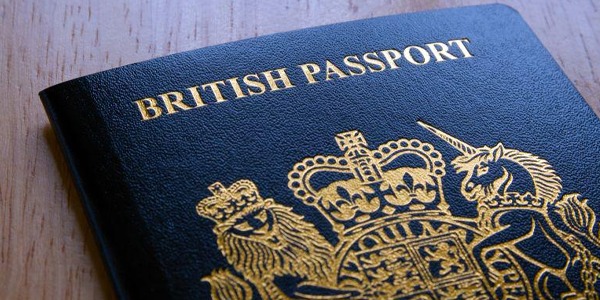 بريطانيا تشدد شروط السفر على حاملي الجنسية المزدوجة