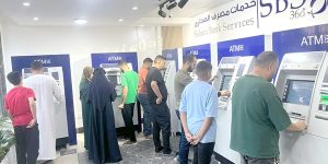 السحب بالبطاقة أكثر استقرارًا لكن قيمته لا تكفي لسد احتياجات أسبوع