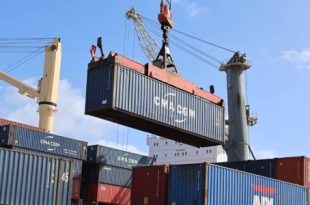 تفريغ 240 حاوية وشحن 249 فارغة على متن السفينة MARINA L بميناء الخمس البحري