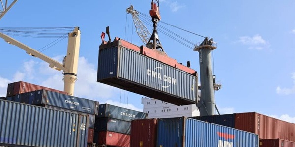 تفريغ 240 حاوية وشحن 249 فارغة على متن السفينة MARINA L بميناء الخمس البحري