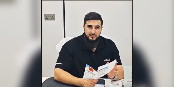 محاسب يثير الجدل بعد امتهانه “طب العظام” وإعلانه ممارسة الاستشفاء الذاتي في بنغازي