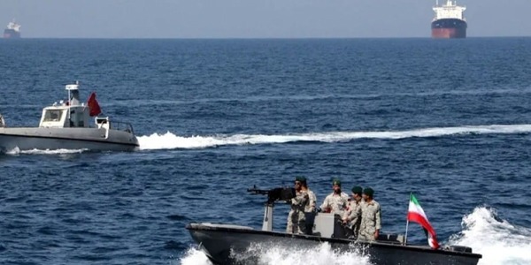 مناورات بحرية مشتركة بين روسيا وإيران في خليج عمان تثير الاهتمام الدولي