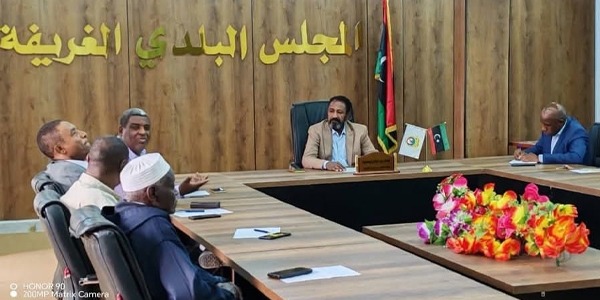 بلدية الغريفة تبحث أزمة إمدادات مياه الشرب