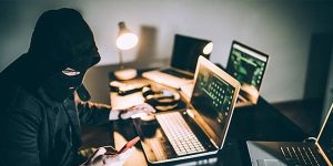 المراهقون أكثر الفئات استهدافاً في الجرائم الرقمية