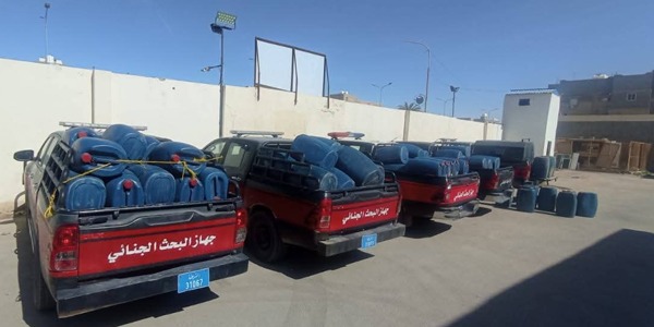 البحث الجنائي أجدابيا يضبط كميات كبيرة من البنزين المعدّ للتهريب