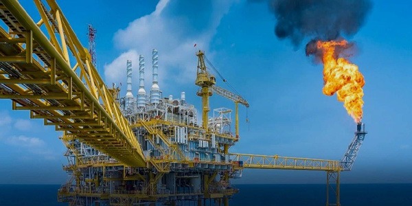 شبح  مضيق هرمز هل تعيد الحرب مع إيران رسم خريطة أسعار النفط ؟