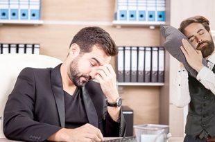المعاملات في رمضان مؤجلة وشعار الموظفين "تعال بعد العيد "