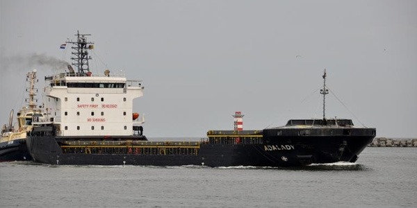 وصول سفينة محمّلة بـ8 آلاف طن من السكر المكيس إلى ميناء طرابلس