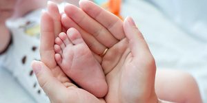 الفينيل كيتون يوريا مرض أيضي يؤثر على نمو الطفل العقلي والجسدي