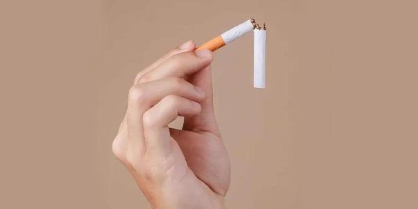 بريطانيا تعتمد قانونًا تاريخيًا لحظر التدخين على الأجيال الجديدة