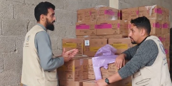 الهيئة الليبية للإغاثة توزّع مكملات غذائية في درنة لدعم الفئات الأكثر احتياجًا