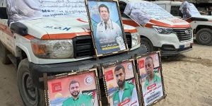 وقفة تضامنية في مجمع الشفاء بغزة دعما للأطقم الطبية المعتقلة