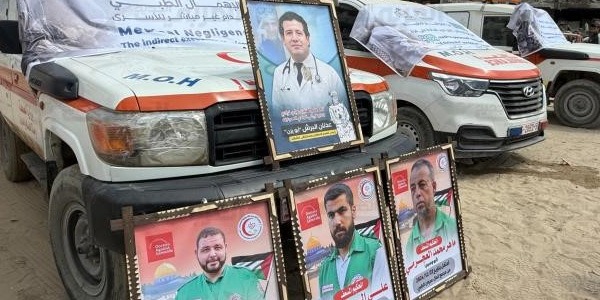 وقفة تضامنية في مجمع الشفاء بغزة دعما للأطقم الطبية المعتقلة