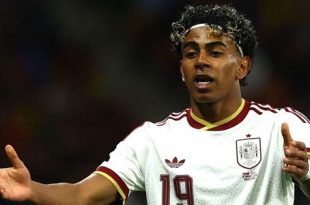 أنا مسلم، الحمد لله .. لامين يامال يواجه هتافات الكراهية  في الملاعب الإسبانية