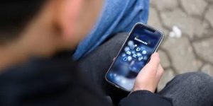 اليونان تتجه لحظر استخدام الأطفال دون 15 عاماً وسائل التواصل الاجتماعي