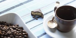 ​دراسة: القهوة تعزز الصحة النفسية عبر بكتيريا الأمعاء