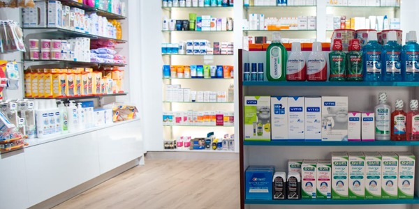 حملة حكومية مشددة لمكافحة الأدوية مجهولة المصدر وتشديد الرقابة عليها