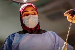 نجاح عملية نادرة لإزالة كتلة شعر من معدة مريضة باجدابيا