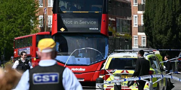 بريطانيا ترفع مستوى التهديد الإرهابي إلى “شديد” عقب حادث طعن في لندن