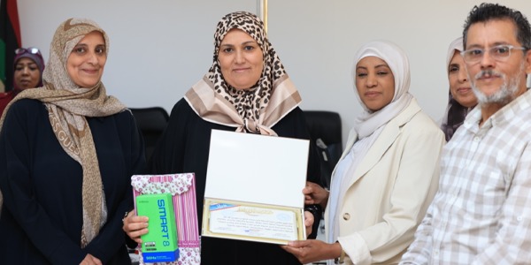 فبراير تكرم سالمة عطيوة تقديرًا لمسيرتها بمناسبة اليوم العالمي لحرية الصحافة