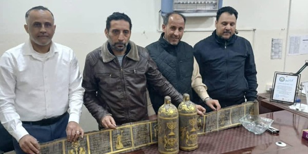ضبط مخطوطة عبرية مذهّبة في شحات… وترجيحات بأنها مقلدة