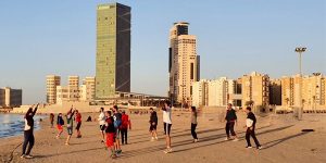 مختصون : «للعائلات فقط» يحمل دلالة إقصائية بحق فئة كاملة