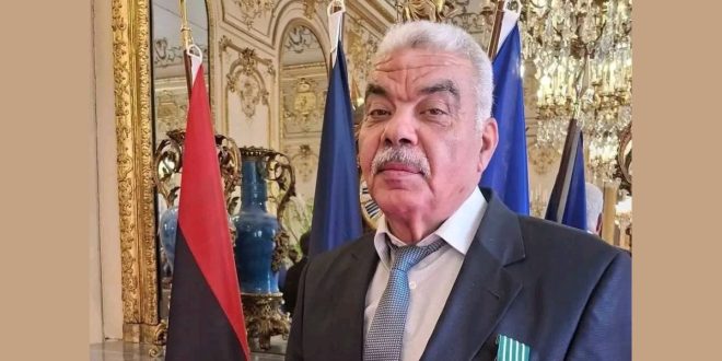 حارس الآثار الليبية البروفيسور خالد الهدار  يتقلد في باريس وسام  الفنون والآداب