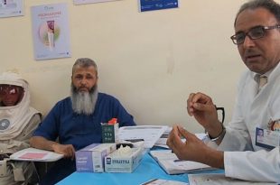 “أطفال القمر” في ليبيا.. حياة محاصرة بالشمس والمعاناة