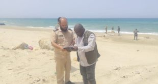فرق الإصحاح البيئي تواصل سحب عينات من مياه الشواطئ للتأكد من صلاحيتها قبل موسم الاصطياف