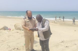 فرق الإصحاح البيئي تواصل سحب عينات من مياه الشواطئ للتأكد من صلاحيتها قبل موسم الاصطياف