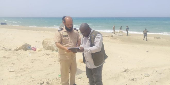 فرق الإصحاح البيئي تواصل سحب عينات من مياه الشواطئ للتأكد من صلاحيتها قبل موسم الاصطياف