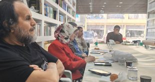 «كله الزيف» يفتح نقاشاً نقدياً ساخناً بصالون الجابر الثقافي
