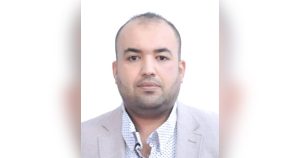 الأستاذ محمد كريم، الناطق الرسمي باسم الشركة العامة للمياه والصرف الصحي، خلال صورة شخصية مرفقة بخبر حول استكمال صيانة خط الصرف الصحي الرئيسي المقابل لمستشفى طرابلس الطبي