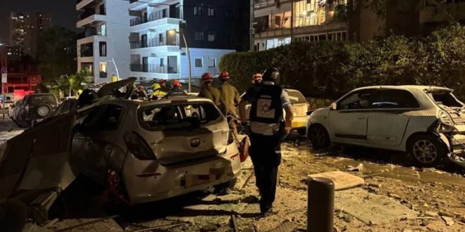 إيران تضرب "رامات دافيد" . والعراق يغلق أجواءه.. وترامب يحاول كبح نتنياهو