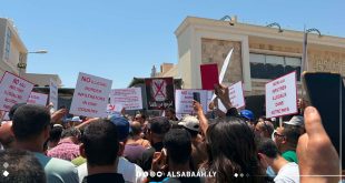 وقفة احتجاجية أمام مقر مفوضية اللاجئين رفضا لتوطين المهاجرين
