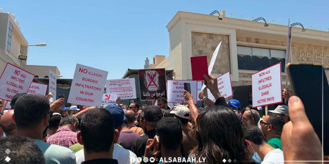 وقفة احتجاجية أمام مقر مفوضية اللاجئين رفضا لتوطين المهاجرين