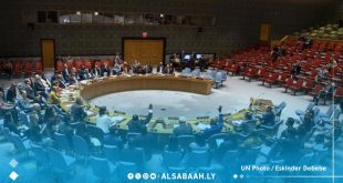 قاعة مجلس الأمن الدولي خلال جلسة مخصصة لمناقشة تطورات الأوضاع في ليبيا بحضور ممثلي الدول الأعضاء والأمم المتحدة.