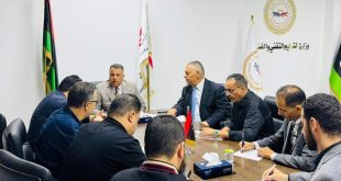 جانب من اجتماع رسمي يُعقد داخل ديوان وزارة التعليم التقني والفني بحكومة الوحدة الوطنية