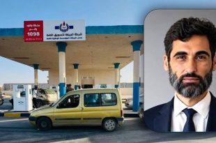صورة مركبة تظهر محطة وقود تابعة لشركة البريقة لتسويق النفط وبها سيارات تتزود بالوقود، وإلى جانبها صورة شخصية للمتحدث باسم الشركة أحمد رجب المسلاتي.