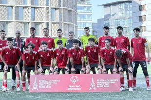 لقطة جماعية لمنتخب ليبيا لكرة القدم الموحدة للأولمبياد وعبارة "كأس العالم لكرة القدم الموحدة - باريس 2026" باللغة الإنجليزية