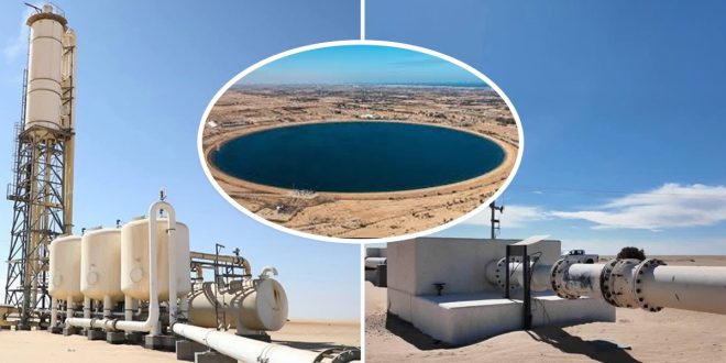 تجميعة صور لـمنظومة النهر الصناعي في ليبيا تظهر منشآت تشغيلية، أنابيب ضخ ضخمة في منطقة صحراوية، وفي المنتصف لقطة جوية دائرية لخزان مائي دائري كبير مليء بالمياه الزرقاء وسط الصحراء.