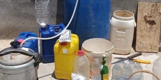 جهاز مكافحة المخدرات بمصراتة يضبط 3 أشخاص بتهمة تصنيع وبيع الخمور