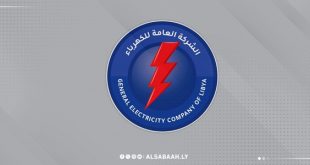 : شعار الشركة العامة للكهرباء في ليبيا يتوسط خلفية رمادية لخبر منصة الصباح الإخبارية حول أعمال الصيانة وإصلاح الأعطال في محطة سوق الجمعة بطرابلس