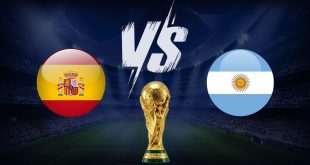 تصميم لمباراة نهائي كأس العالم 2026 يجمع بين علمي إسبانيا والأرجنتين يتوسطهما مجسم كأس العالم مع شعار "VS" وخلفية لملعب كرة قدم.