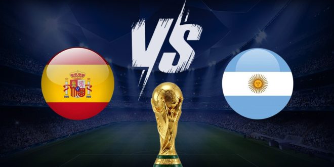 تصميم لمباراة نهائي كأس العالم 2026 يجمع بين علمي إسبانيا والأرجنتين يتوسطهما مجسم كأس العالم مع شعار "VS" وخلفية لملعب كرة قدم.