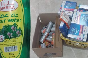​صورة توثق عدداً من السلع والمواد الغذائية تشمل زجاجة ماء عطر وعلب حليب مجفف وعبوات أخرى تم ضبطها خلال حملة رقابية صحية ببلدية إدري الشاطئ.
